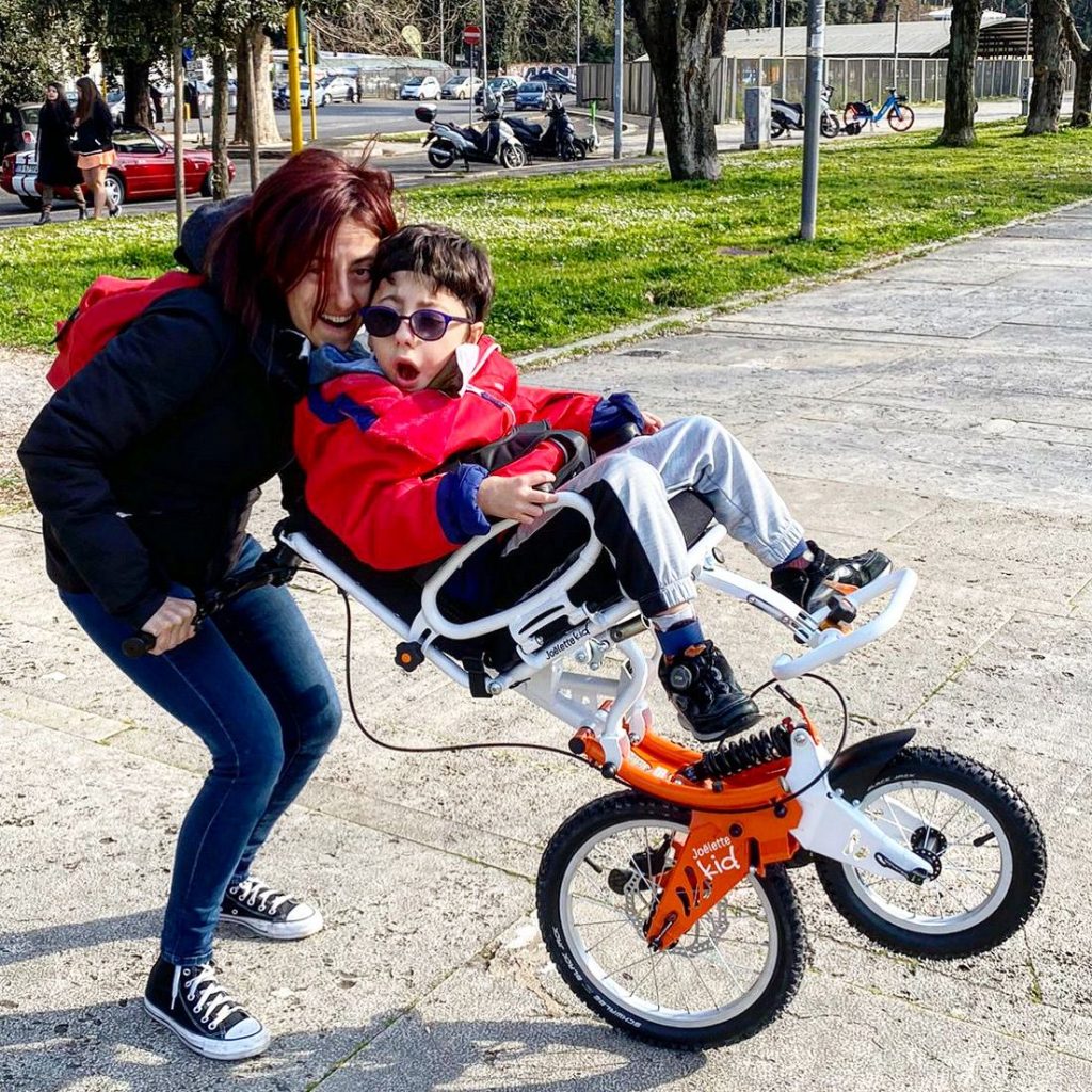 Valentina e Sirio in joelette